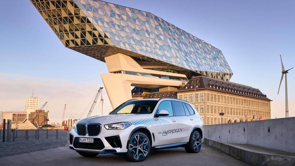 LA BMW iX5 HYDROGEN.